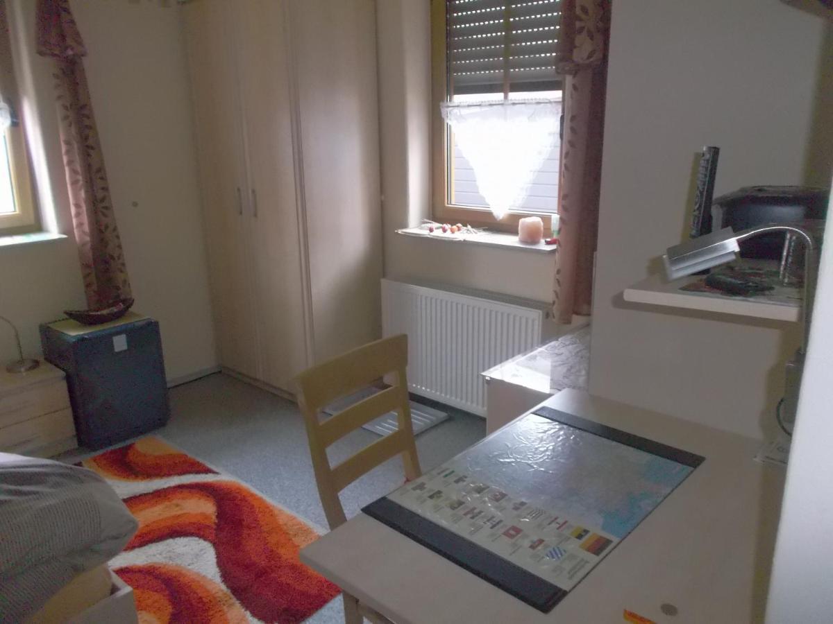 Pension/Fewo E. Tschernach Treuchtlingen Bagian luar foto